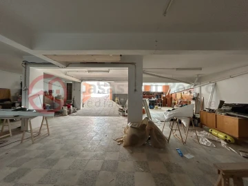 Armazém para Venda em Amora