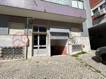 Armazém para Venda em Amora