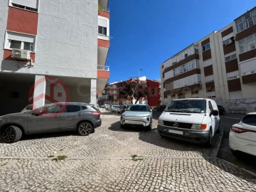 Armazém para Venda em Amora