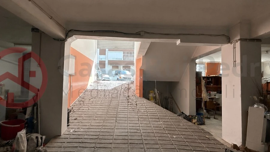 Armazém para Venda em Amora