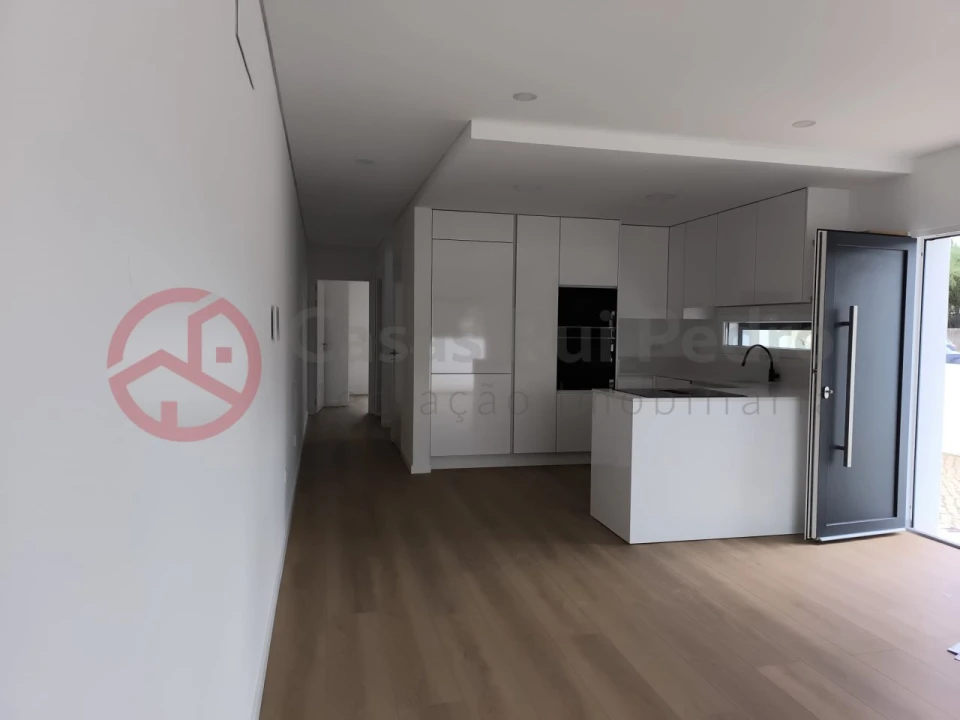 Moradia T3 para Venda em Fernao Ferro Foto 1