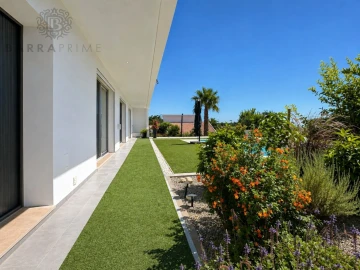 Moradia T4 para Venda em Loule (São Clemente)