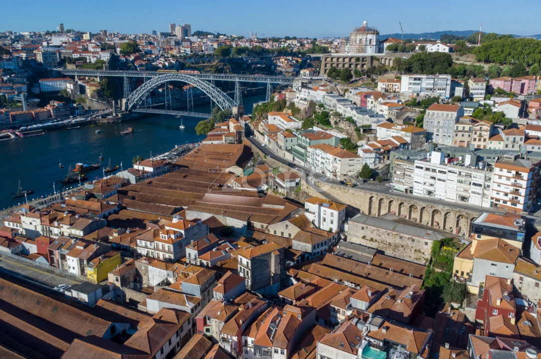 Prédio para Venda em Santa Marinha e São Pedro da Afurada Foto 1