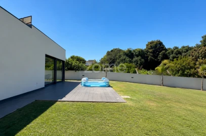 Moradia T3 para Venda em Pedroso e Seixezelo