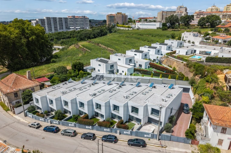 Moradia T3 para Venda em O. Azeméis, Riba-Ul, Ul, Macinhata Seixa, Madail Foto 2