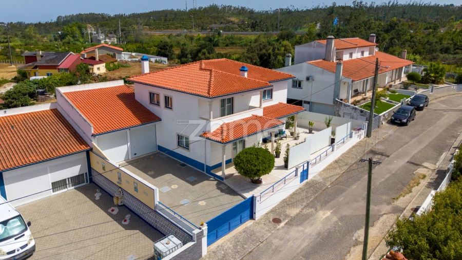 Moradia T4 para Venda em Souto da Carpalhosa e Ortigosa