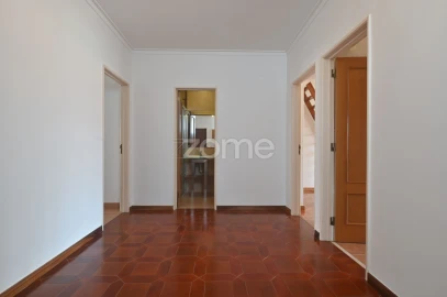 Apartamento T2 para Arrendamento em Mina de Água