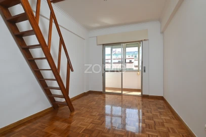 Apartamento T2 para Arrendamento em Mina de Água