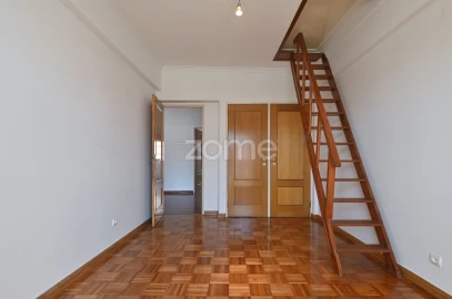 Apartamento T2 para Arrendamento em Mina de Água