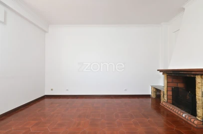 Apartamento T2 para Arrendamento em Mina de Água