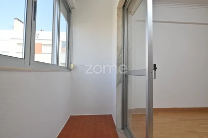 Apartamento T2 para Arrendamento em Mina de Água