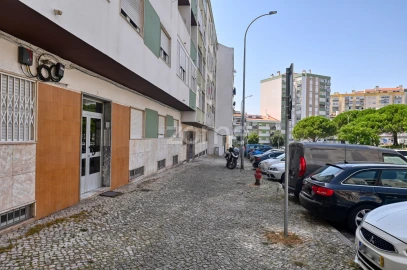 Apartamento T2 para Arrendamento em Mina de Água