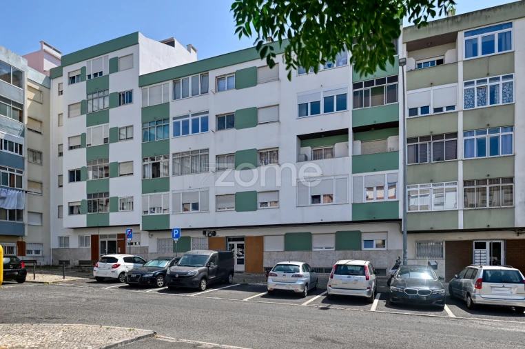 Apartamento T2 para Arrendamento em Mina de Água Foto 18