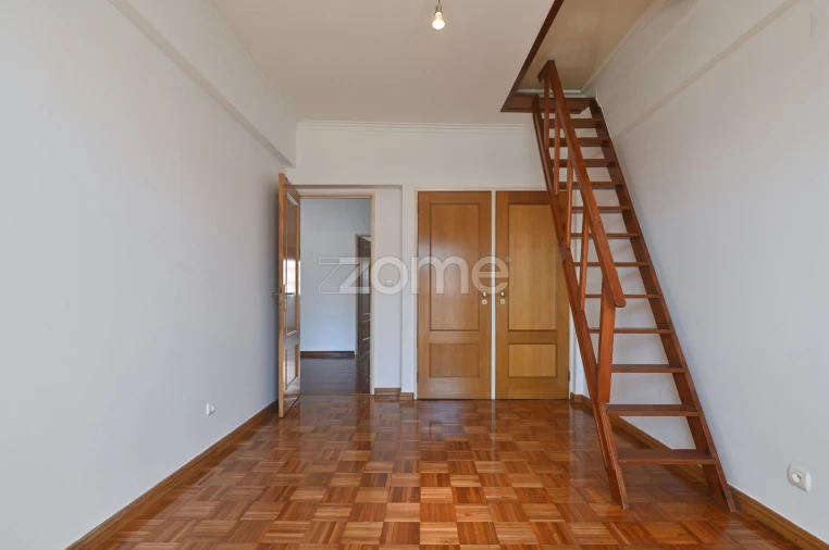 Apartamento T2 para Arrendamento em Mina de Água Foto 9
