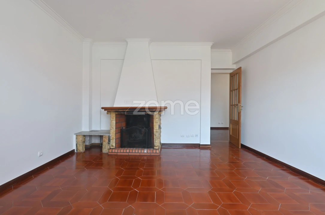 Apartamento T2 para Arrendamento em Mina de Água Foto 1
