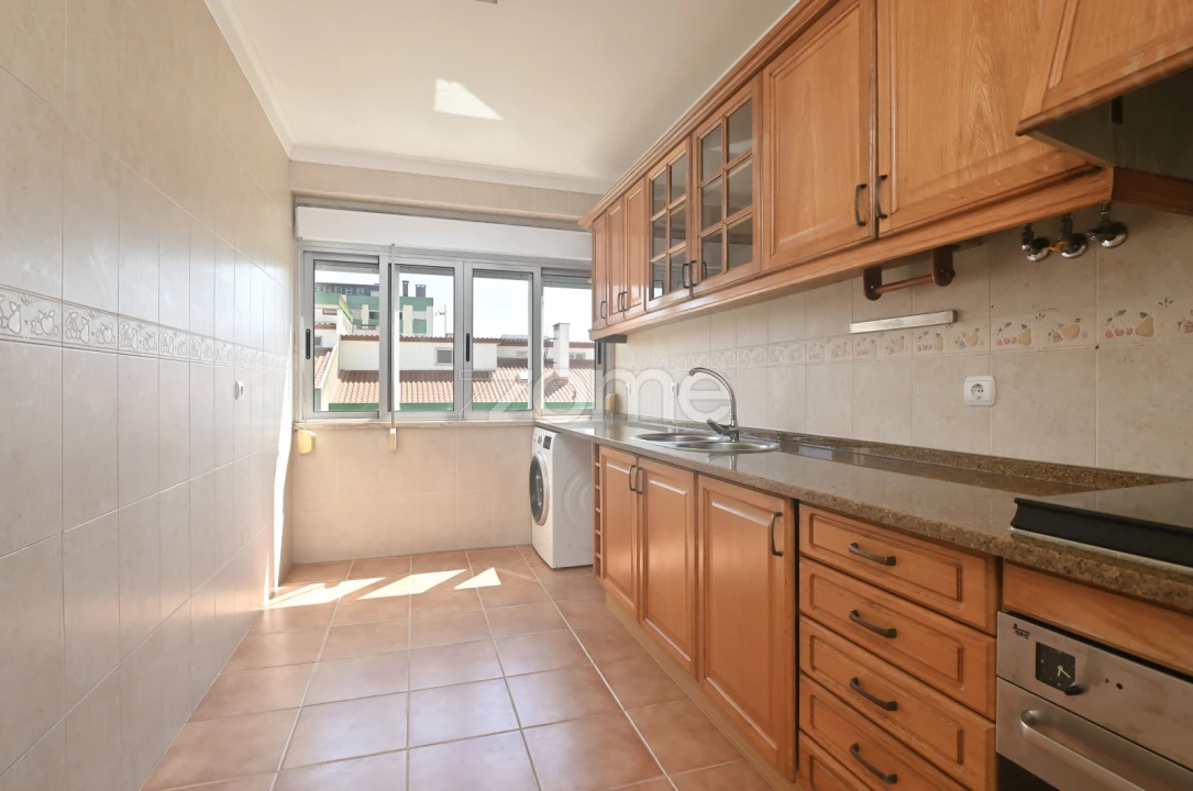 Apartamento T2 para Arrendamento em Mina de Água Foto 3