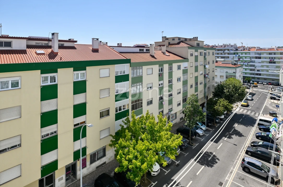 Apartamento T2 para Arrendamento em Mina de Água Foto 17