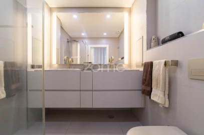 Apartamento T3 para Venda em Oeiras e São Julião da Barra, Paço de Arcos e Caxias