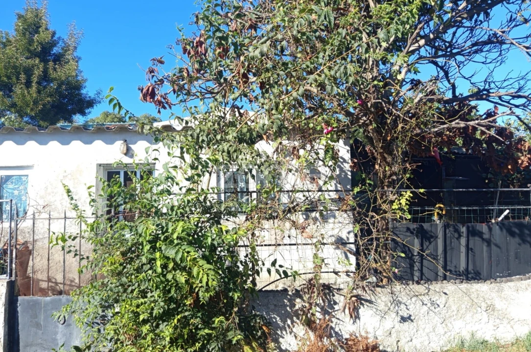 Moradia T1 para Venda em Carnaxide e Queijas Foto 3