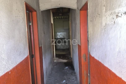 Moradia T1 para Venda em Carnaxide e Queijas