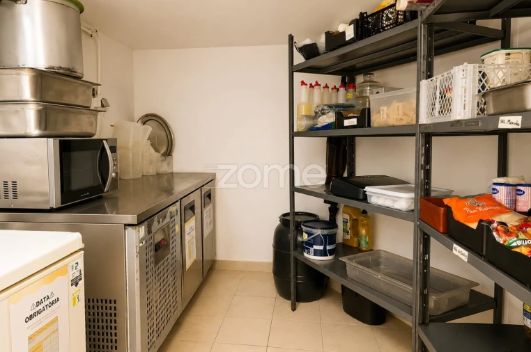 Negócio para Venda em Santo António dos Cavaleiros e Frielas Foto 10