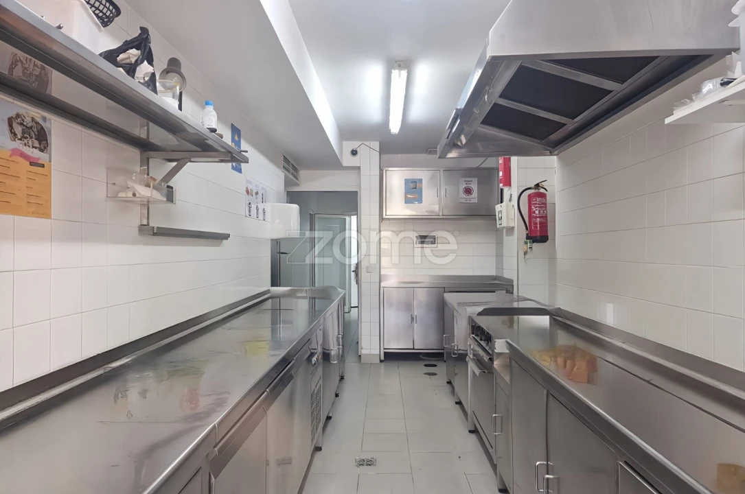 Negócio para Venda em Santo António dos Cavaleiros e Frielas Foto 12