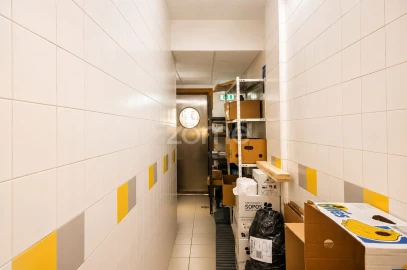 Negócio para Venda em Santo António dos Cavaleiros e Frielas