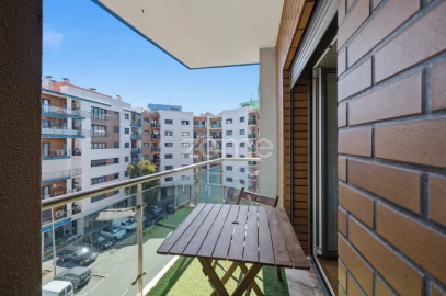 Apartamento T2 para Venda em Ramada e Caneças