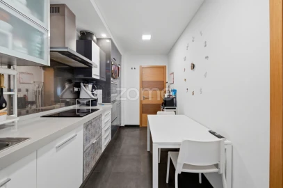 Apartamento T2 para Venda em Ramada e Caneças