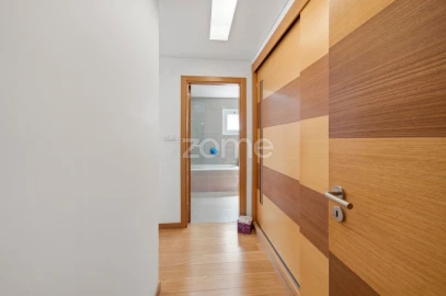 Apartamento T2 para Venda em Ramada e Caneças