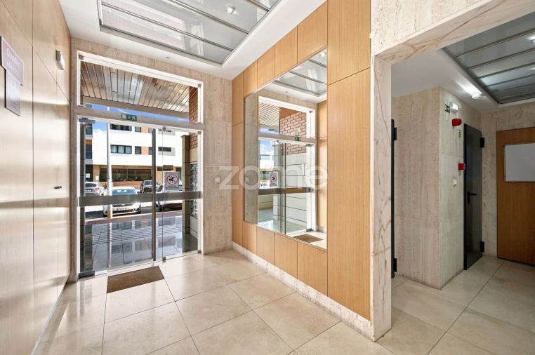 Apartamento T2 para Venda em Ramada e Caneças Foto 31
