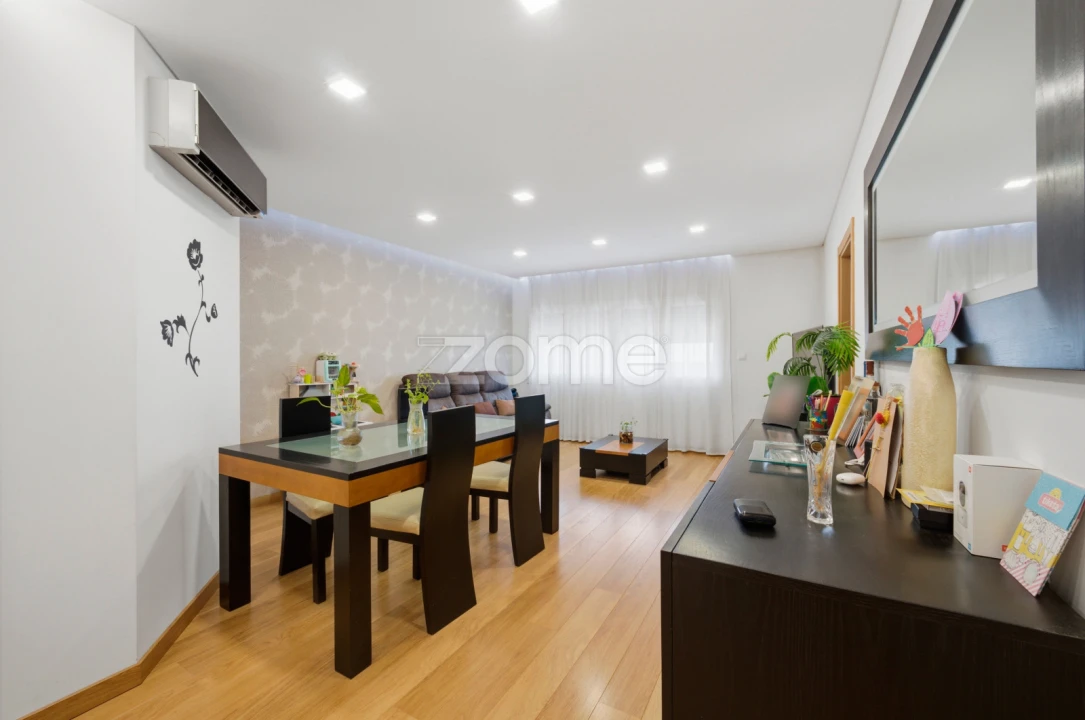 Apartamento T2 para Venda em Ramada e Caneças Foto 2