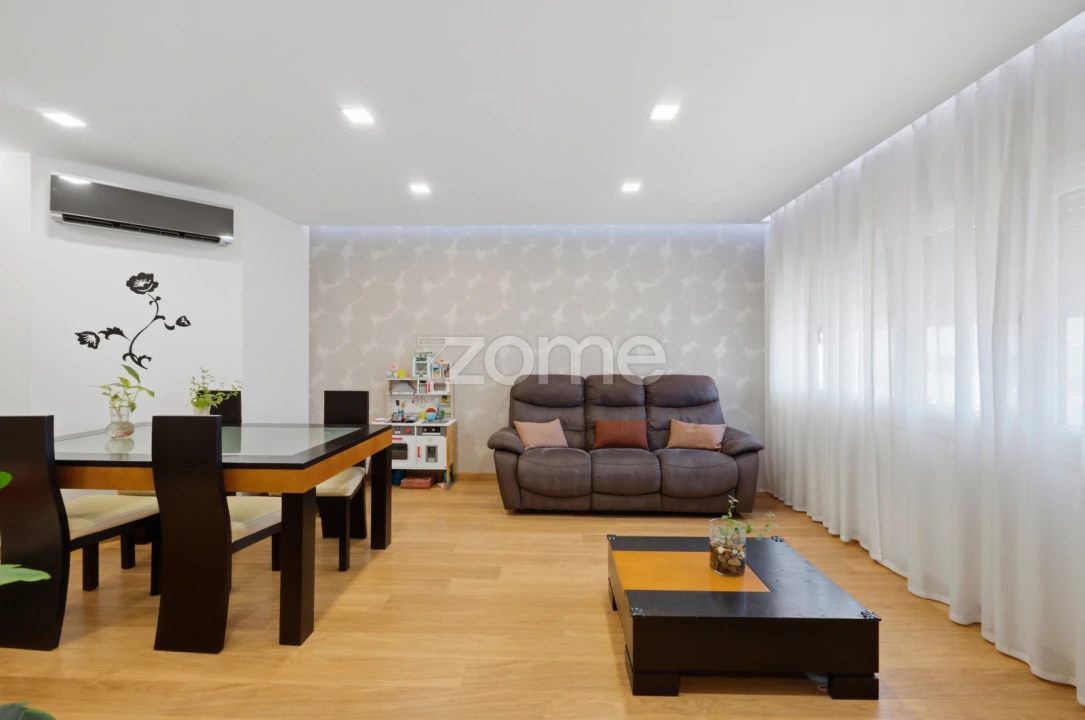 Apartamento T2 para Venda em Ramada e Caneças Foto 5