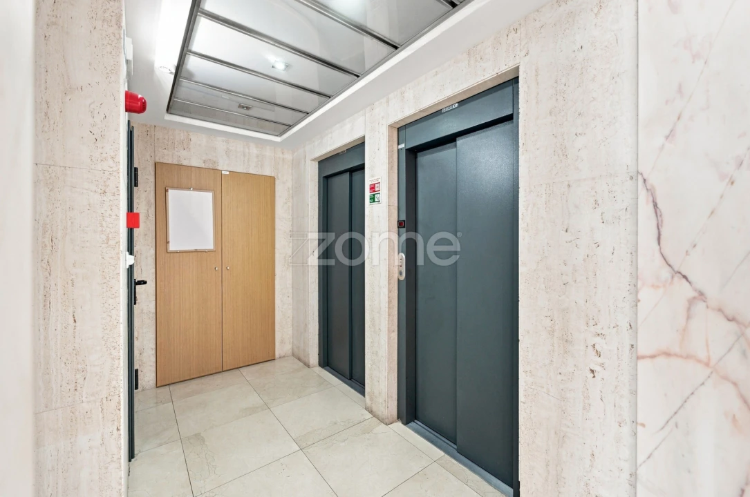 Apartamento T2 para Venda em Ramada e Caneças Foto 32