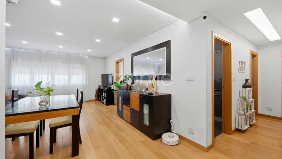 Apartamento T2 para Venda em Ramada e Caneças