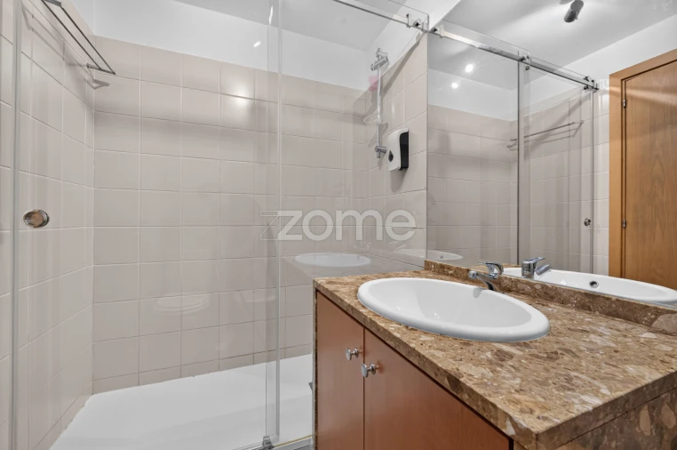 Apartamento T2 para Arrendamento em Lumiar Foto 26