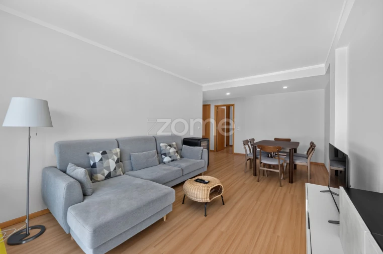 Apartamento T2 para Arrendamento em Lumiar Foto 4