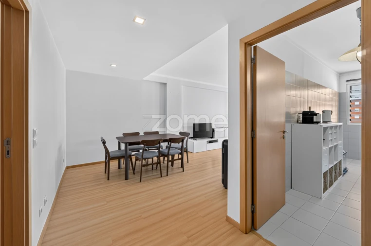 Apartamento T2 para Arrendamento em Lumiar Foto 10