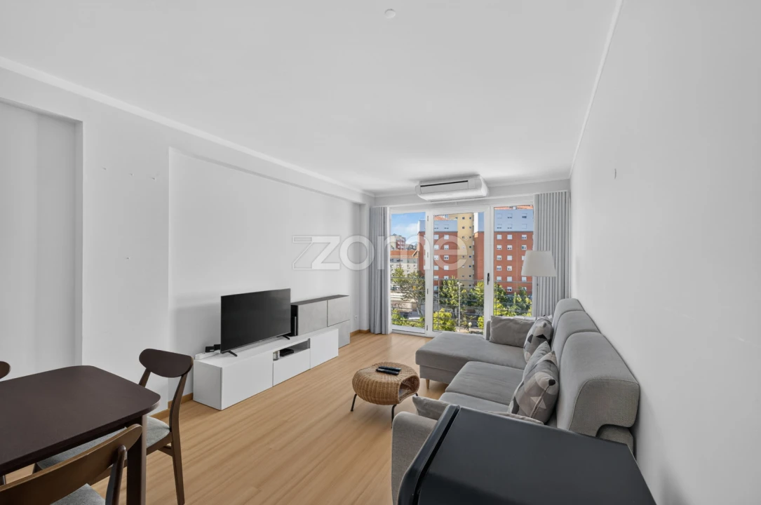 Apartamento T2 para Arrendamento em Lumiar Foto 3