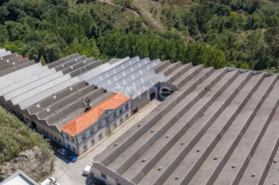 Terreno Comércio / Armazém para Venda em Silvares (São Martinho)