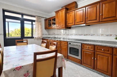 Apartamento T3 para Venda em Vila Cova da Lixa e Borba de Godim