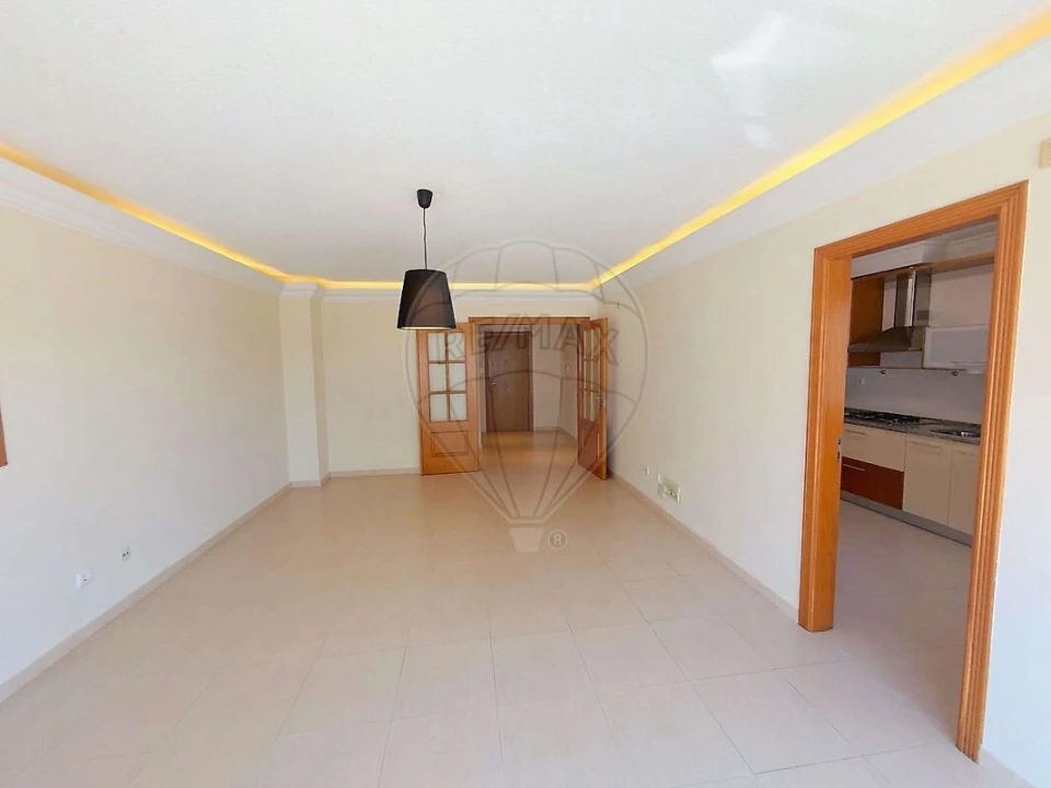 Apartamento T1 para Venda em Mina de Água Foto 2