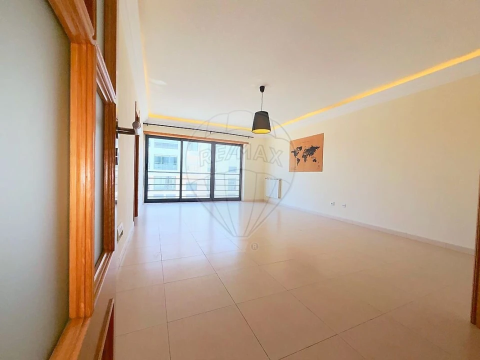 Apartamento T1 para Venda em Mina de Água Foto 1