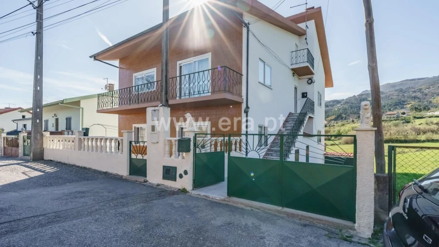 Moradia T3 para Venda em Teixoso e Sarzedo