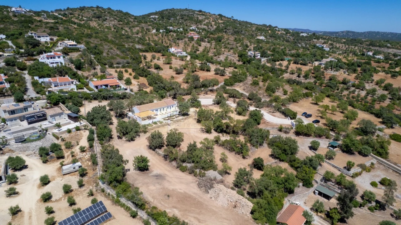 Moradia T3 para Venda em Santa Barbara de Nexe Foto 49