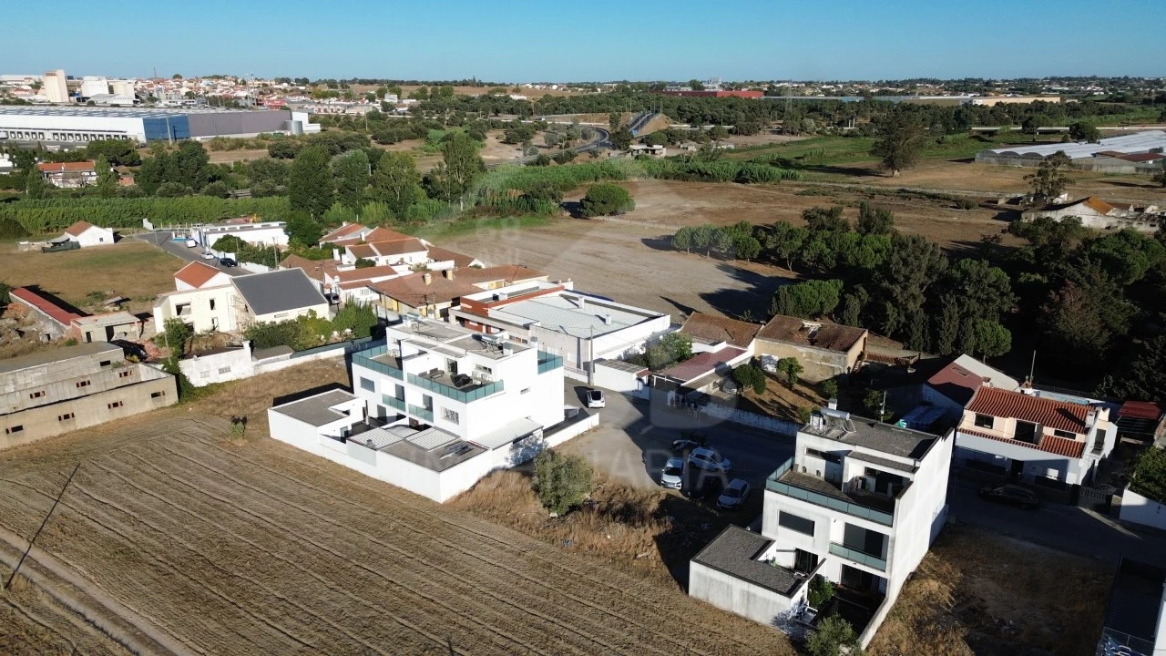 Terreno para Venda em Sarilhos Grandes Foto 4