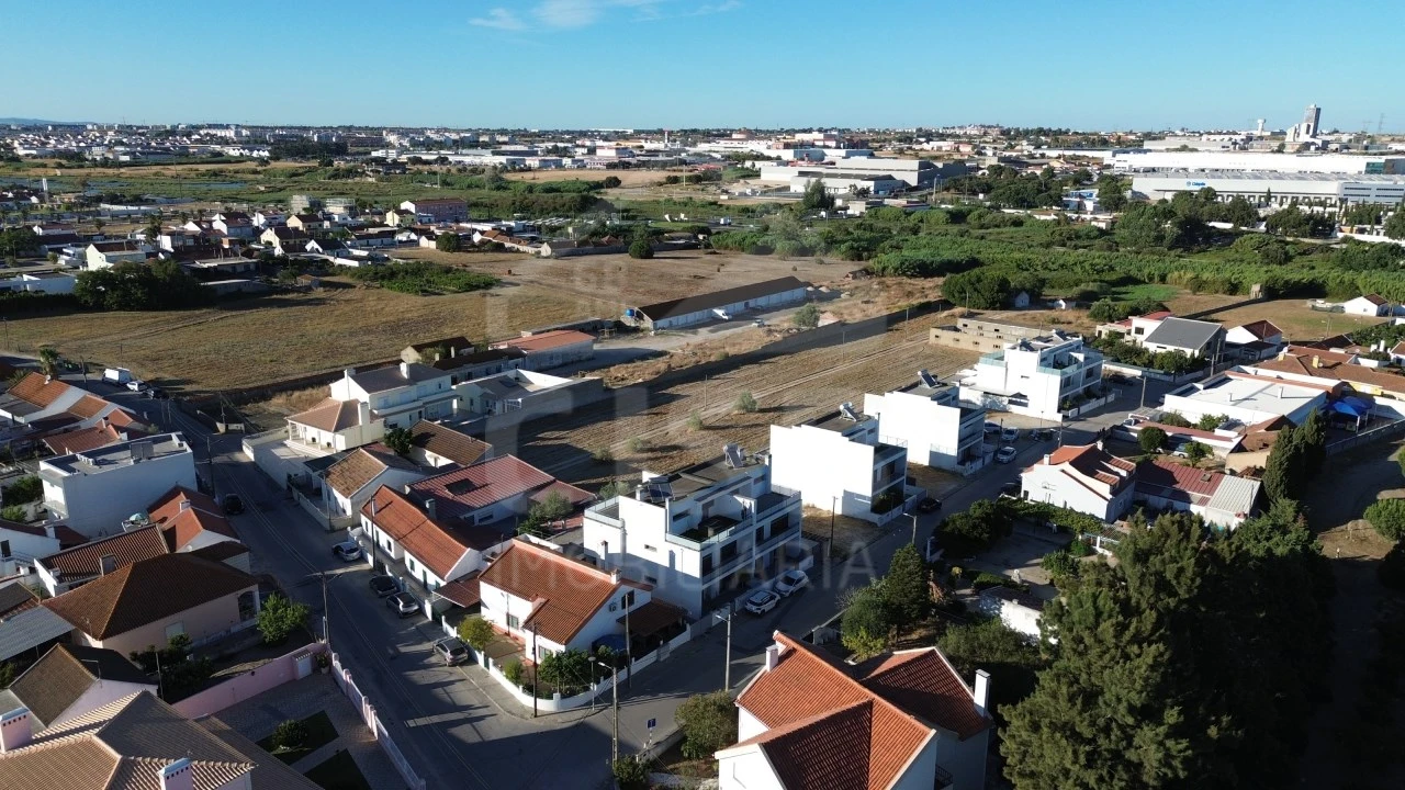 Terreno para Venda em Sarilhos Grandes Foto 9