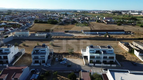 Terreno para Venda em Sarilhos Grandes