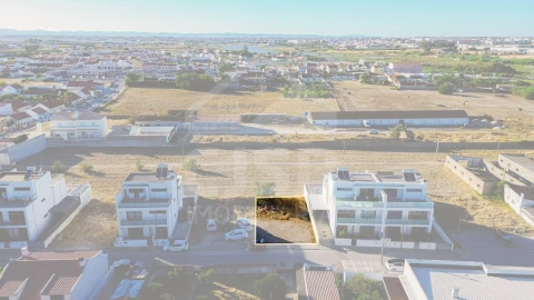 Terreno para Venda em Sarilhos Grandes