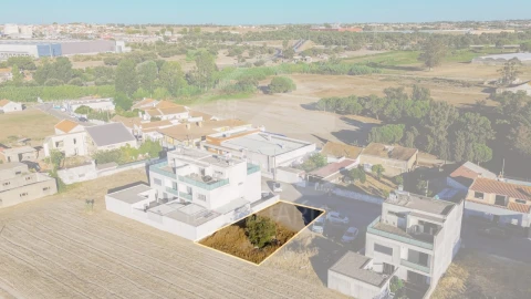 Terreno para Venda em Sarilhos Grandes